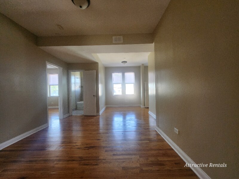 Primary Photo - 1550 N Parkside Ave