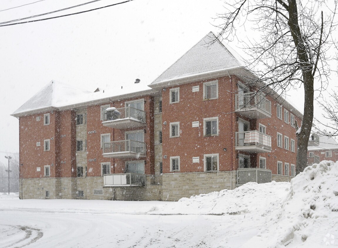 Building Photo - 4350 des Sources