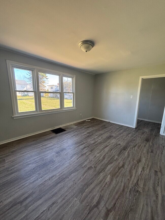 Photo du bâtiment - 3 Bedroom Townhome