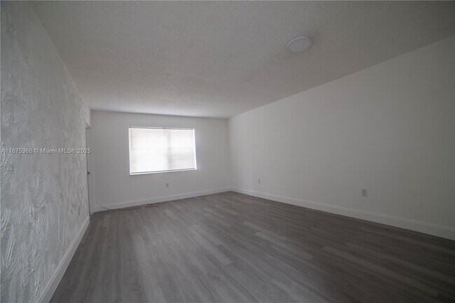 Foto del edificio - 4334 NW 9th Ave