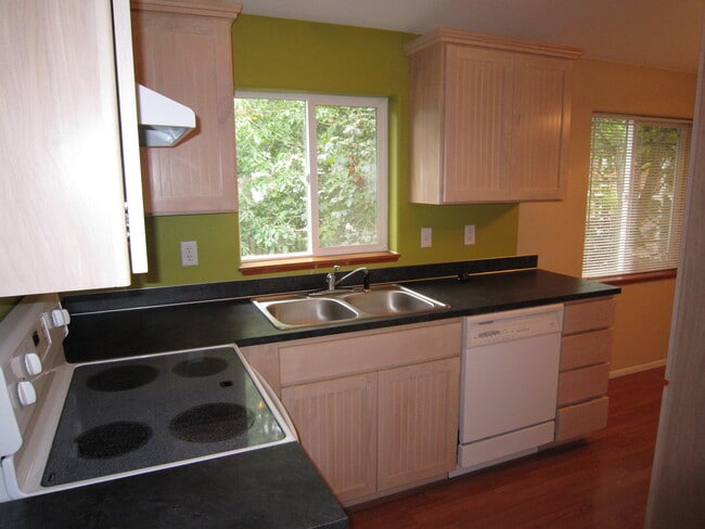 Foto del edificio - One Bedroom Apartment Above House, Close t...