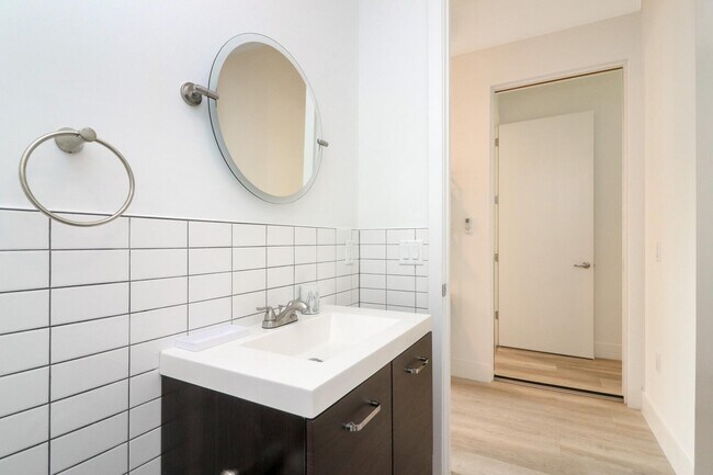 Foto del edificio - 121 NW 7th Ave