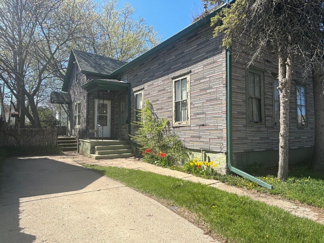 1816 Lasalle St, Racine, WI 53402 House Rental in Racine, WI