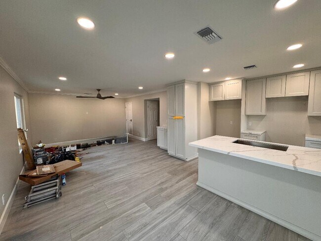 Foto del edificio - 43376 Cook St