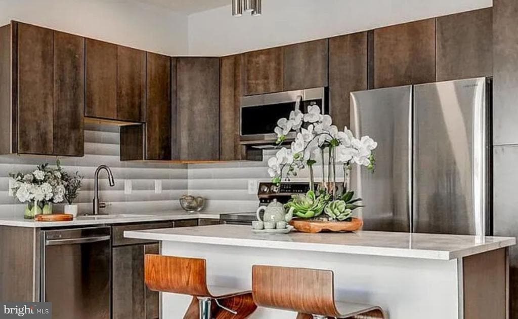 Primary Photo - 421 S Broadway