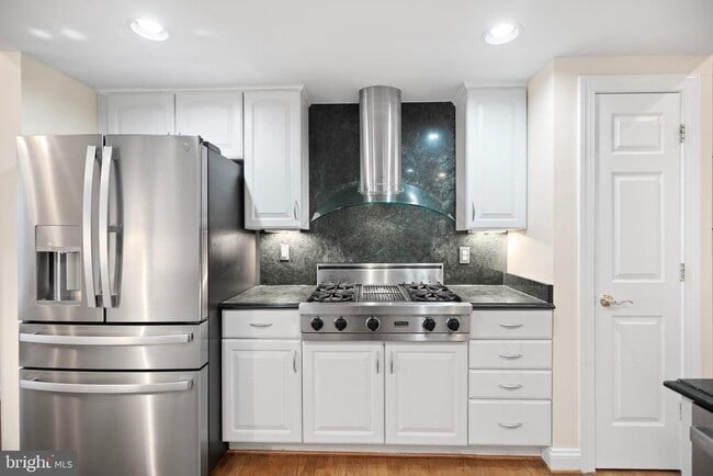 Building Photo - 508 S Fayette St