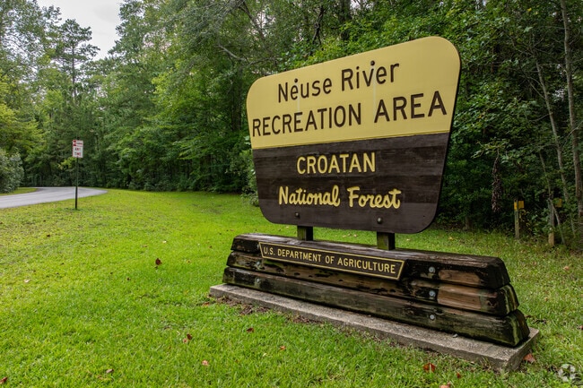 The Neuse River Recreation Area sits along the Neuse River between Havelock and New Bern.