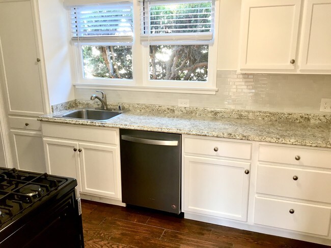 New Kitchen! - 2411 Oak St