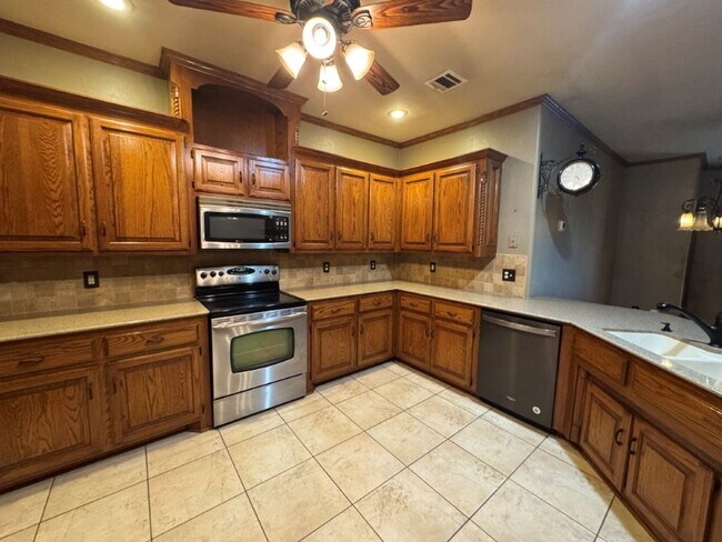Foto del edificio - Stunning 3 bed in immaculate community, NO...