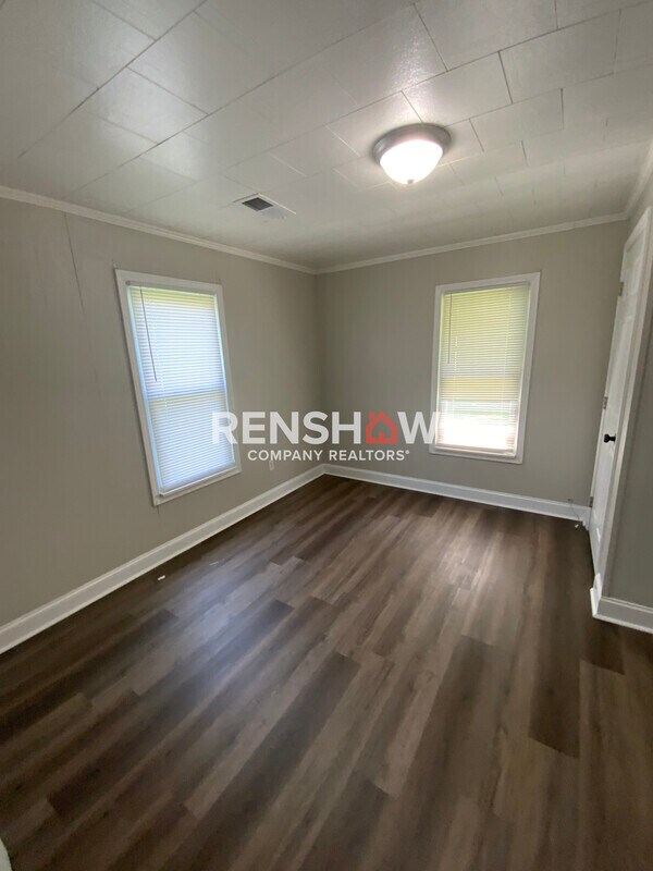Building Photo - 150 N Poplar St