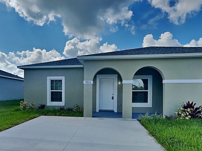 Photo - 1002 Dampierre Ct House