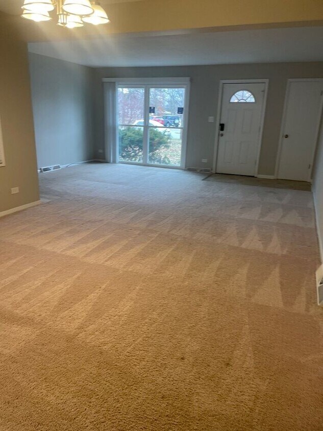 Foto del edificio - AVAILABLE NOW!  - 609 Delles Rd, Wheaton, ...