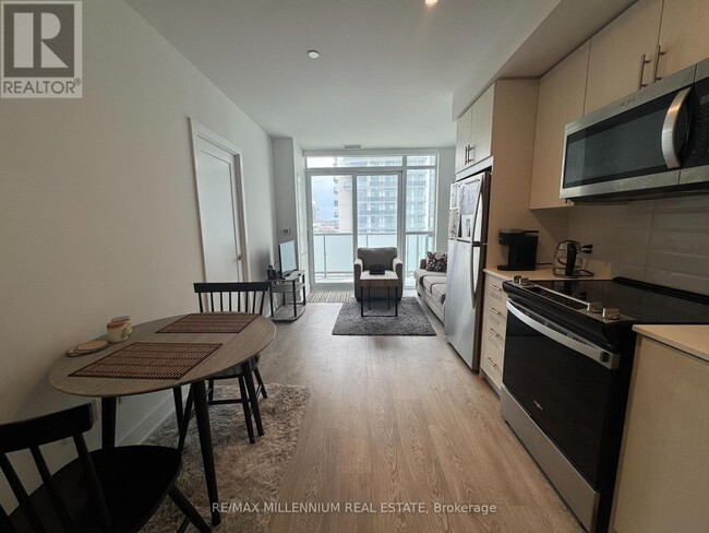 Photo du bâtiment - 2550-2550 Simcoe St N