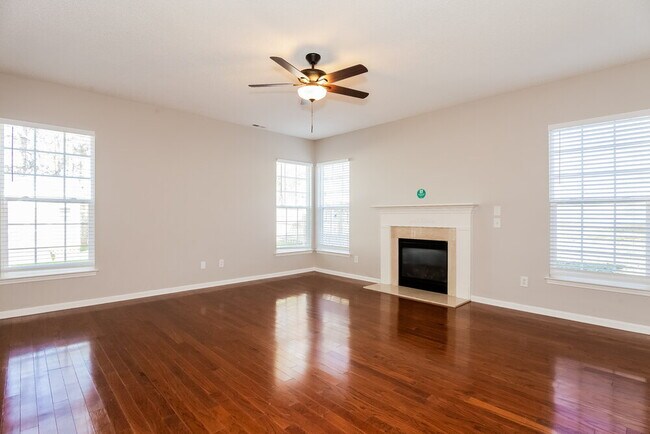 Foto del edificio - 6812 Blake Brook Dr