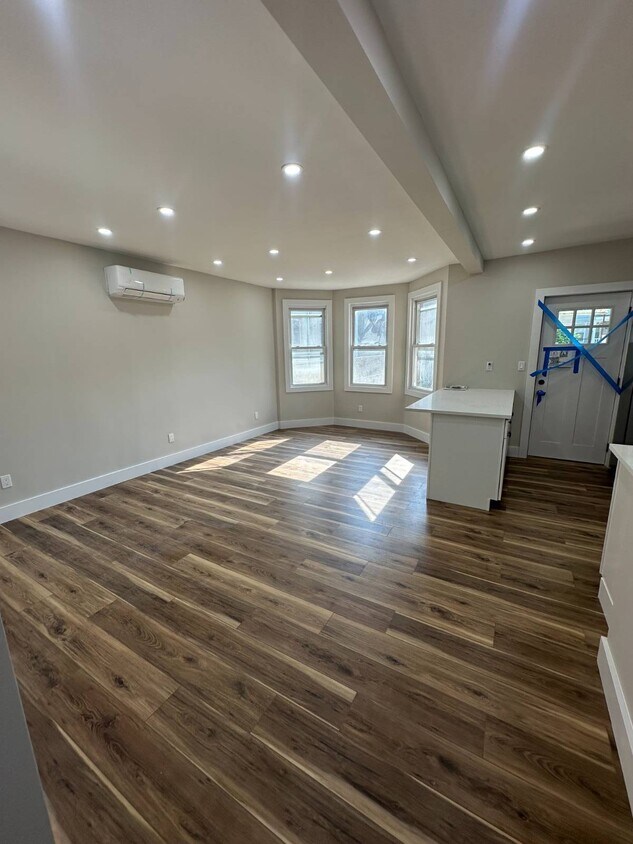 Foto principal - 64-11 65th Pl
