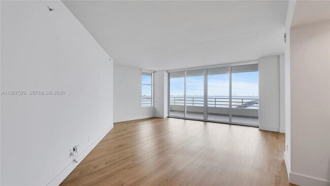 Building Photo - 555 NE 34th St