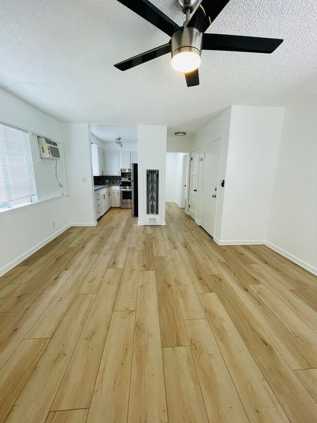 Interior Photo - Lomelk Bungalows LLC