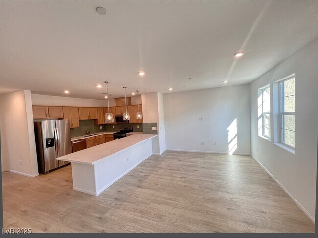 Foto del edificio - 8683 Luxuriant Ave