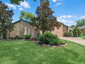 Building Photo - 9006 Donys Dr