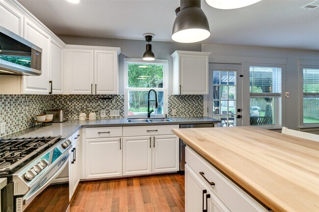 Foto del edificio - 34 Steep Trail Pl