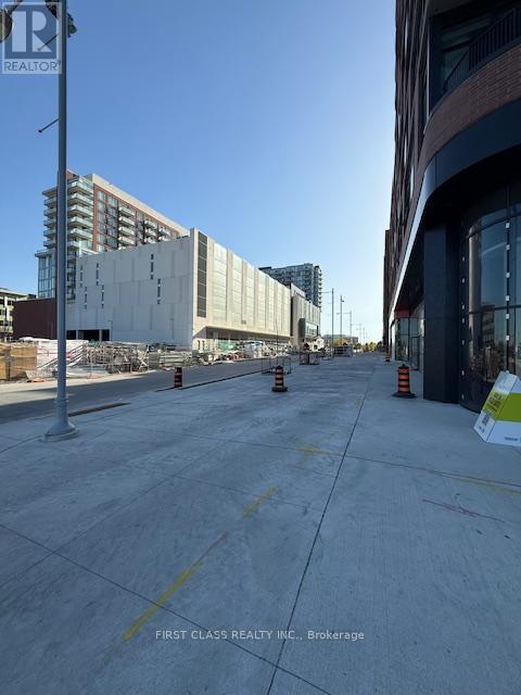 Building Photo - 38-D638 Andre de Grasse St