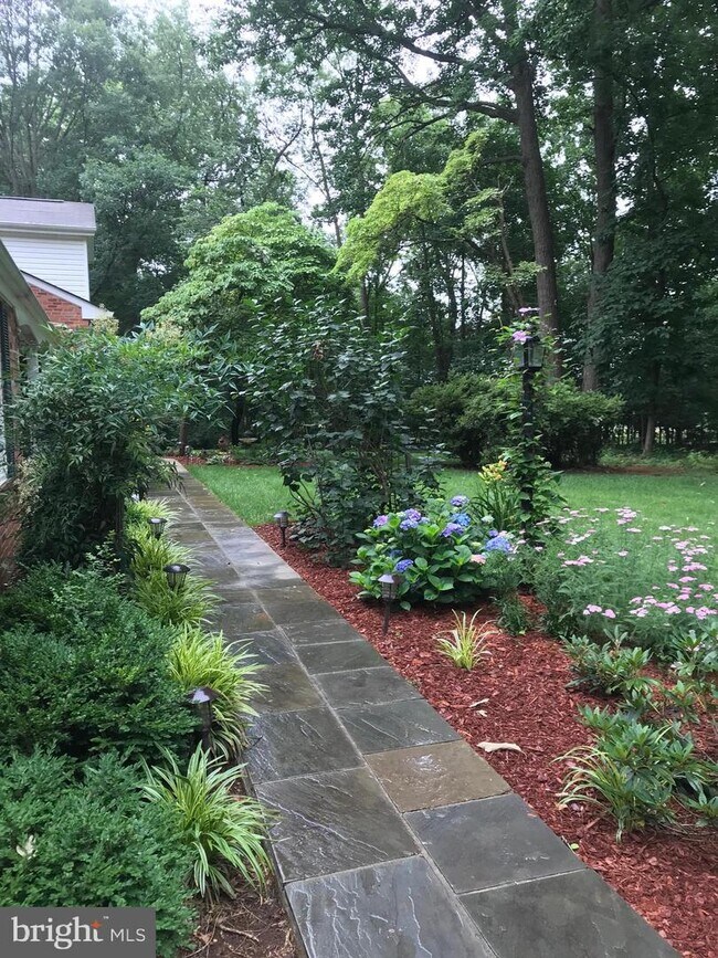 Foto del edificio - 41272 Stone School Ln
