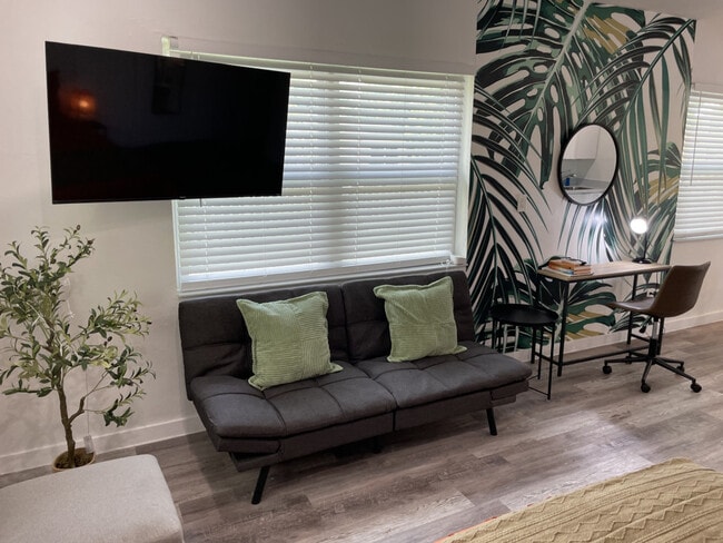 Building Photo - 522 NW 11th Ave