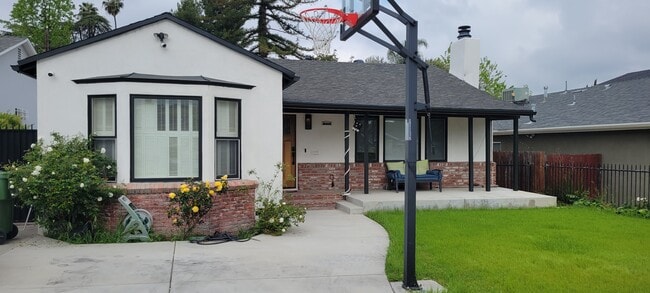 Building Photo - 4215 Mammoth Ave