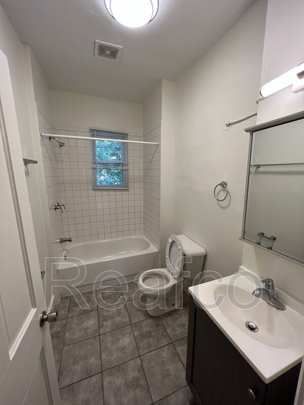 Building Photo - 906 Ellsworth Ave