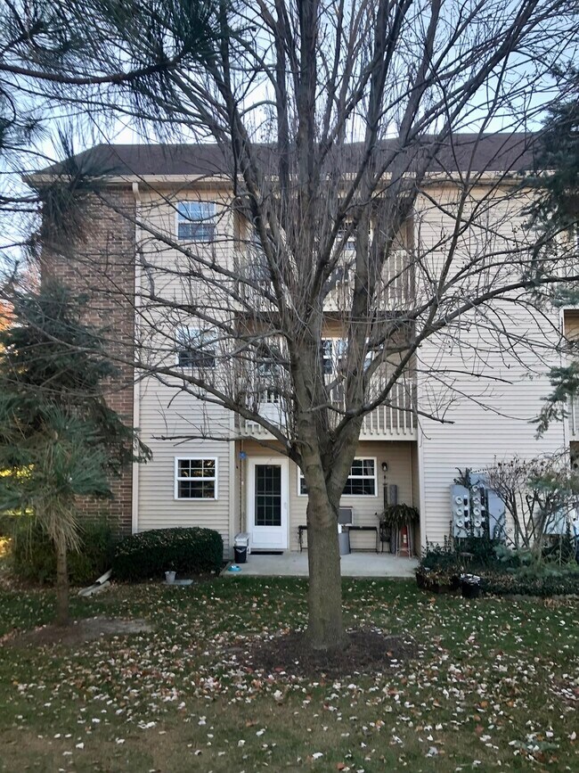 Building Photo - 340 Cunat Blvd