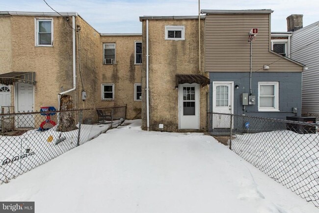 Building Photo - 614 Clark St