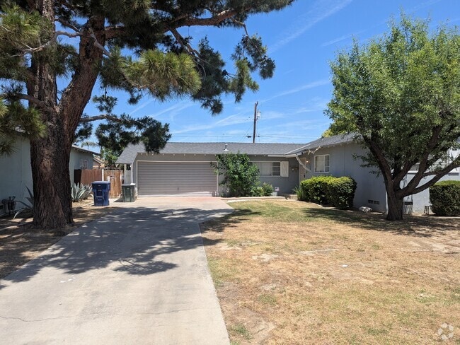 Building Photo - 2208 Holden Way