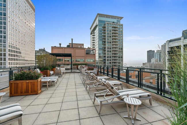 Building Photo - 850 N Dewitt Pl