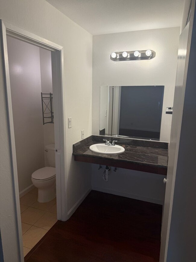 Building Photo - Charming 2-Bedroom Condo in Prime Walnut C...