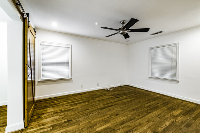 Building Photo - 2291 Strathmore Dr NE