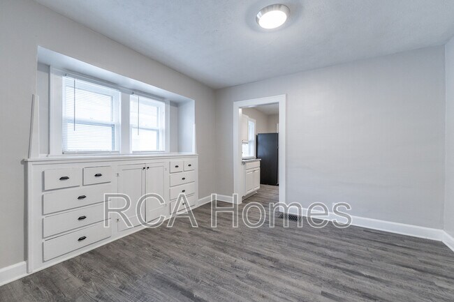 Photo - 410 S Rural St House