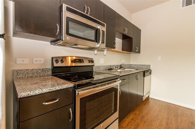 Foto del edificio - 306 E 4th St