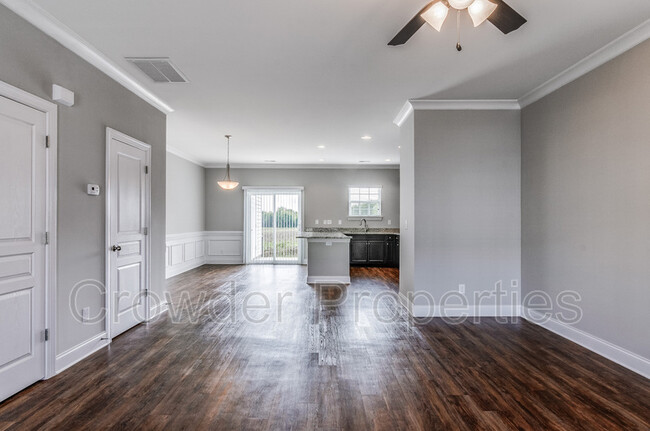Building Photo - 352 Halton Crossing Dr SW