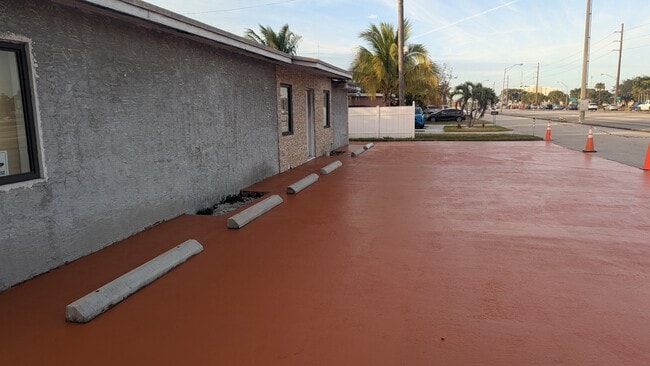 Foto del edificio - 17900 NW 2nd Ave