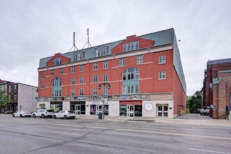 Building Photo - 136 Ontario St