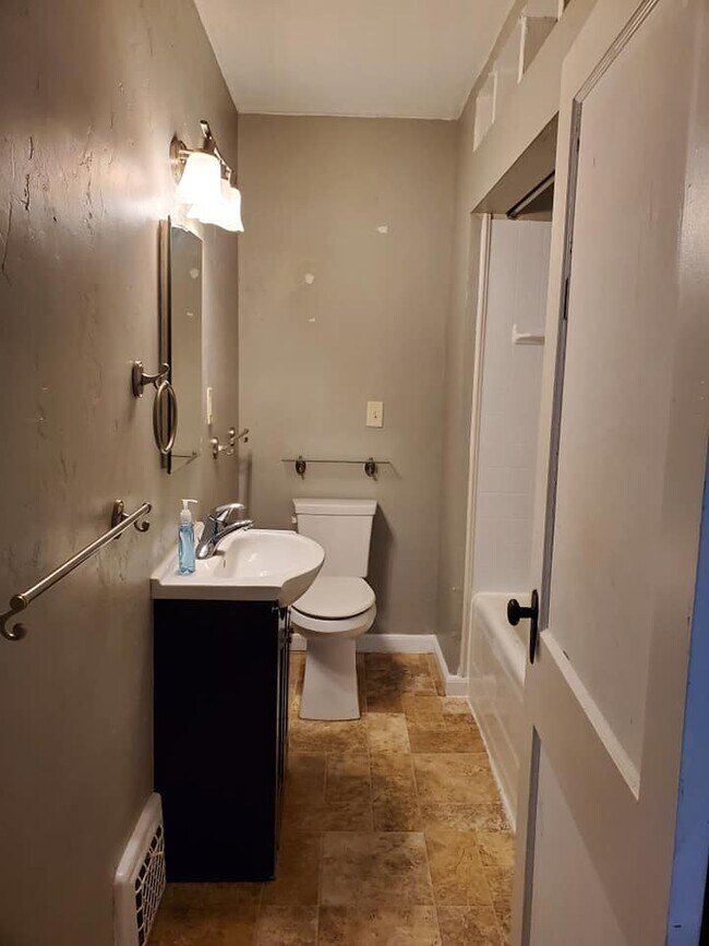 Bathroom - 225 W 28th St