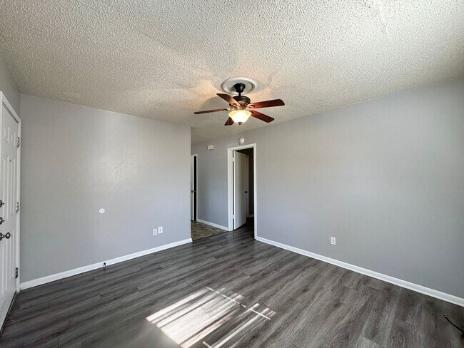 Foto del edificio - 403 Robertson Ave