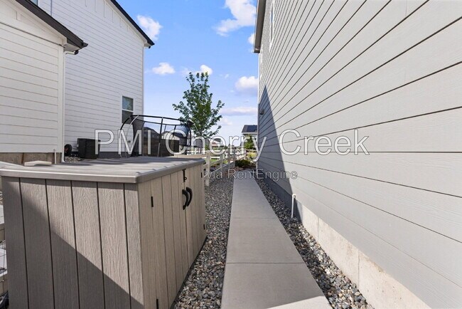 Building Photo - 2595 Gray Wolf Pl