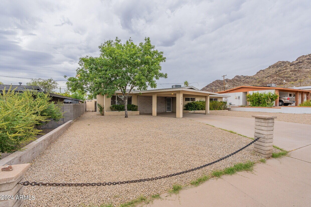 Foto principal - 1320 E Orchid Ln