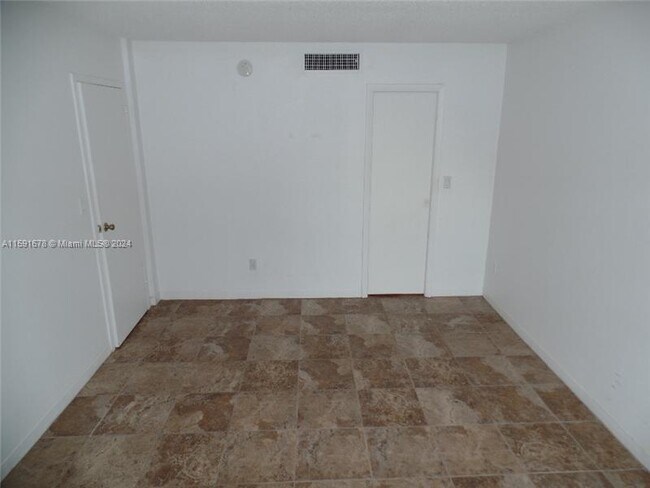 Foto del edificio - 2160 SW 16th Ave
