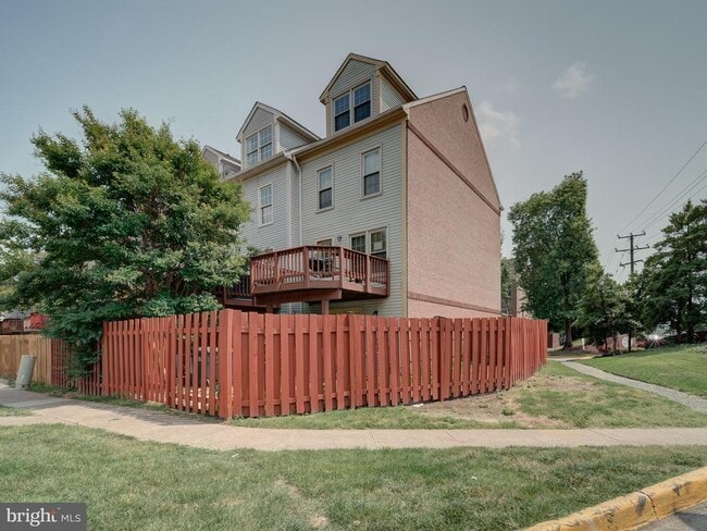 Building Photo - 3022 Kings Village Rd