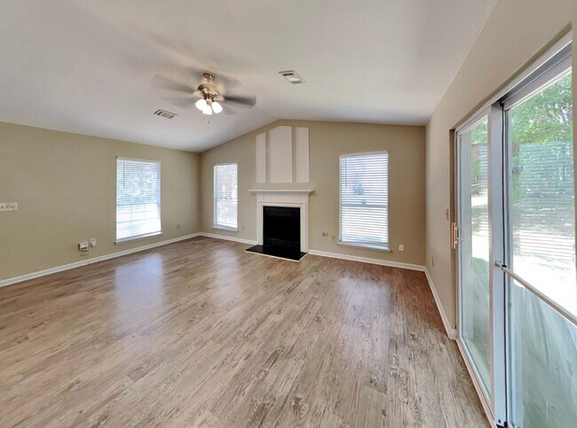 Foto del edificio - 6760 Greenbower Ln