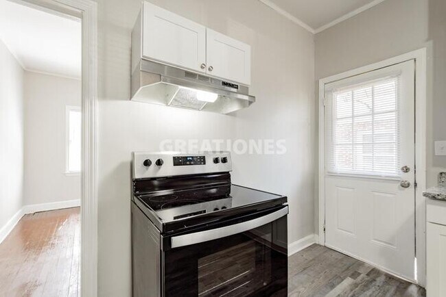 Building Photo - 619 Laurens St