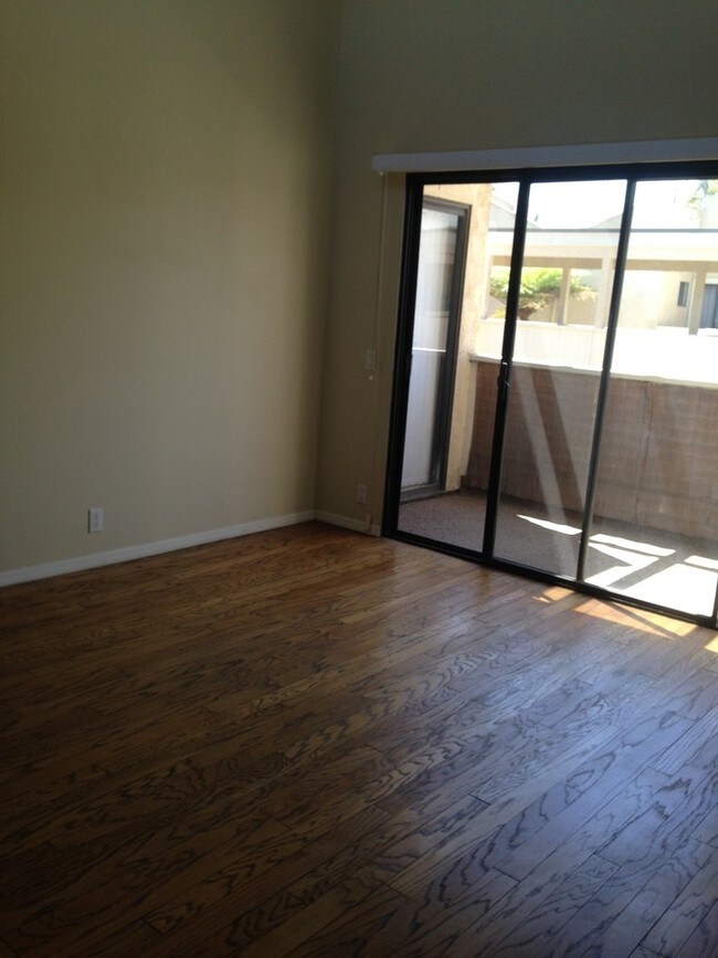 Foto del edificio - 2343 E 17th St