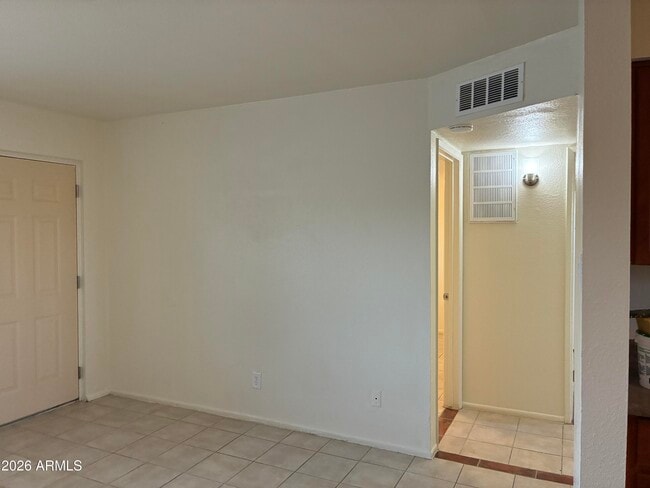 Building Photo - 1349 E Sahuaro Dr